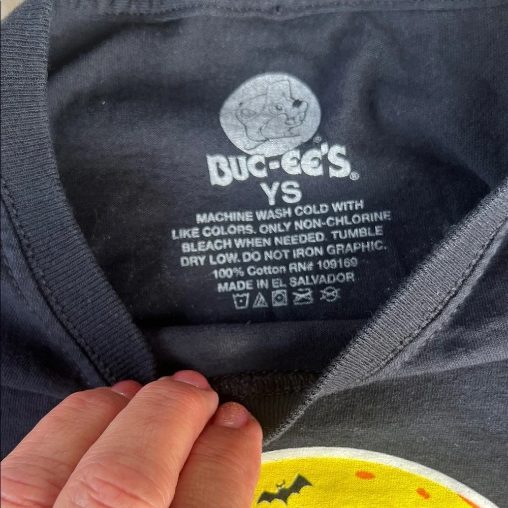 Buc-ee's  Kids Black Tee with Orange Graphic Youth Small